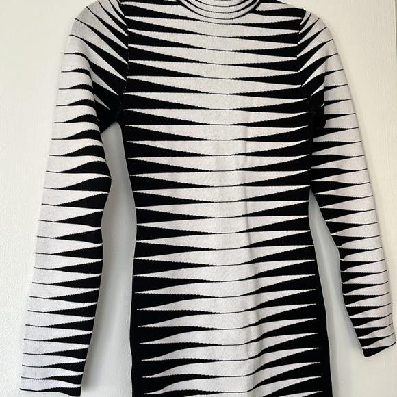 SHE'S SO CHIC KNIT MAXI DRESS - Picture 2 of 7